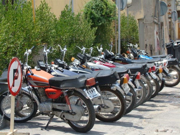 اجرای طرح ساماندهی موتورسیکلت‌ها در قم/آماده‌سازی پارکینگ زائر برای پارک موتورسیکلت